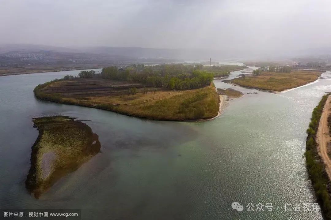 小县城旱厕菜市场_小县城广场旁边简易旱厕_小县城旁边的旱厕几个