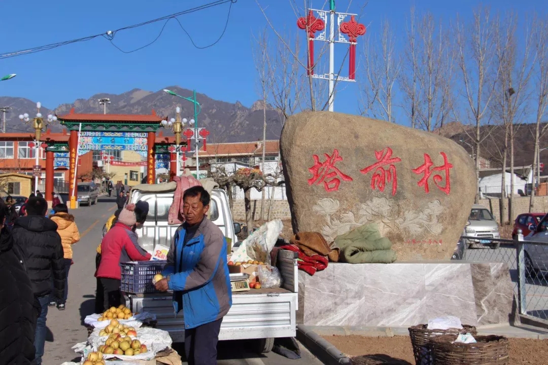 小县城广场旁边简易旱厕_小县城旱厕菜市场_小县城旁边的旱厕几个