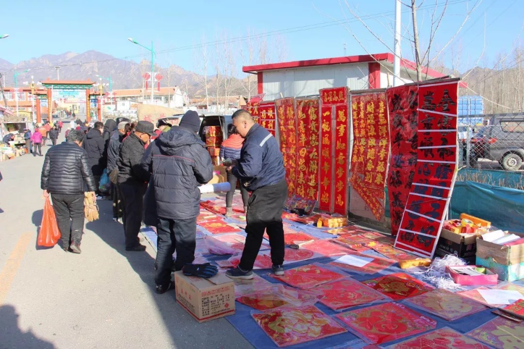 小县城旁边的旱厕几个_小县城广场旁边简易旱厕_小县城旱厕菜市场