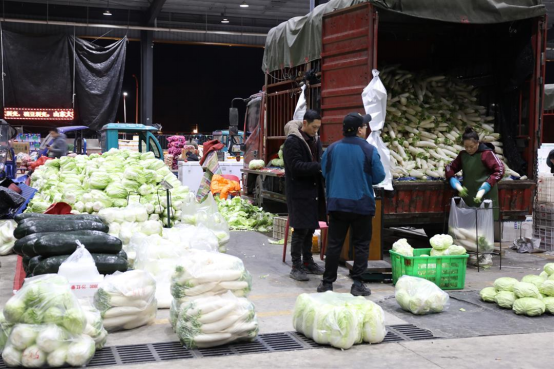 萝卜青菜市场管理有限公司_萝卜菜价格_菜市场老板的大萝卜