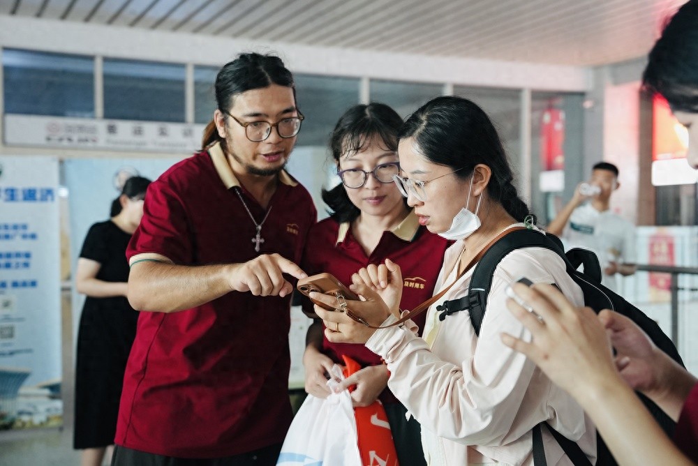 中国大学生第一次欢迎您_大学生欢迎仪式_大学生欢迎词范文