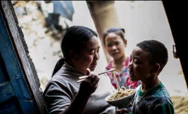 宝妈吃12岁儿子的鸡有影响吗_小孩吃母鸡会性早熟吗_鸡妈生鸡宝好吗