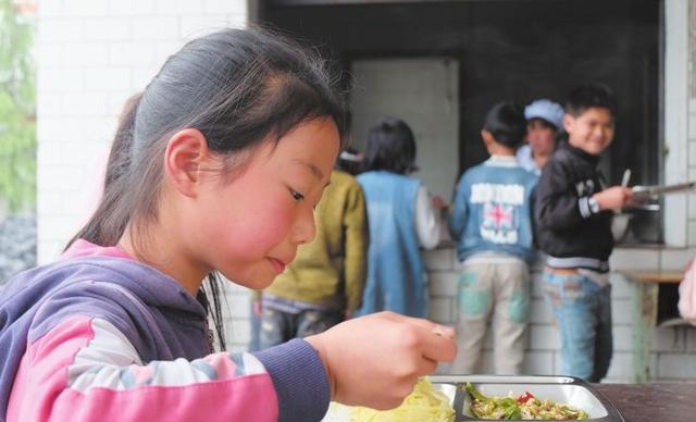 小孩吃母鸡会性早熟吗_宝妈吃12岁儿子的鸡有影响吗_鸡妈生鸡宝好吗