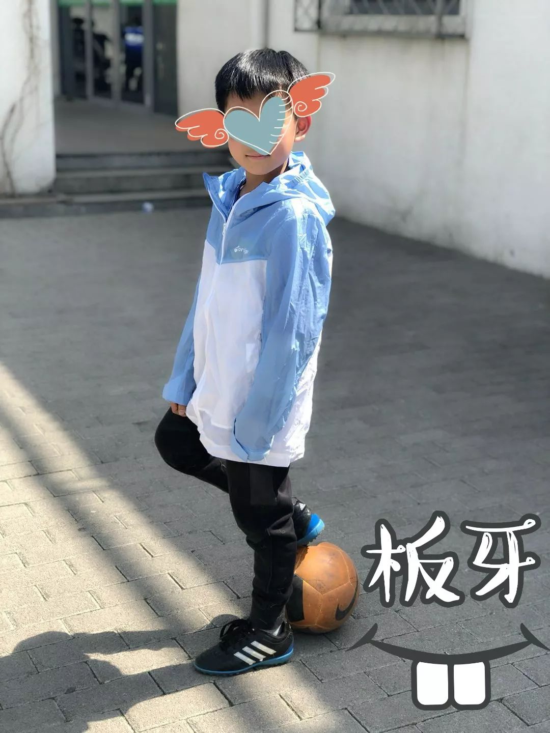 手手伸进同桌裙子里扣_手怎么扣洞舒服_飞机杯和手哪个舒服