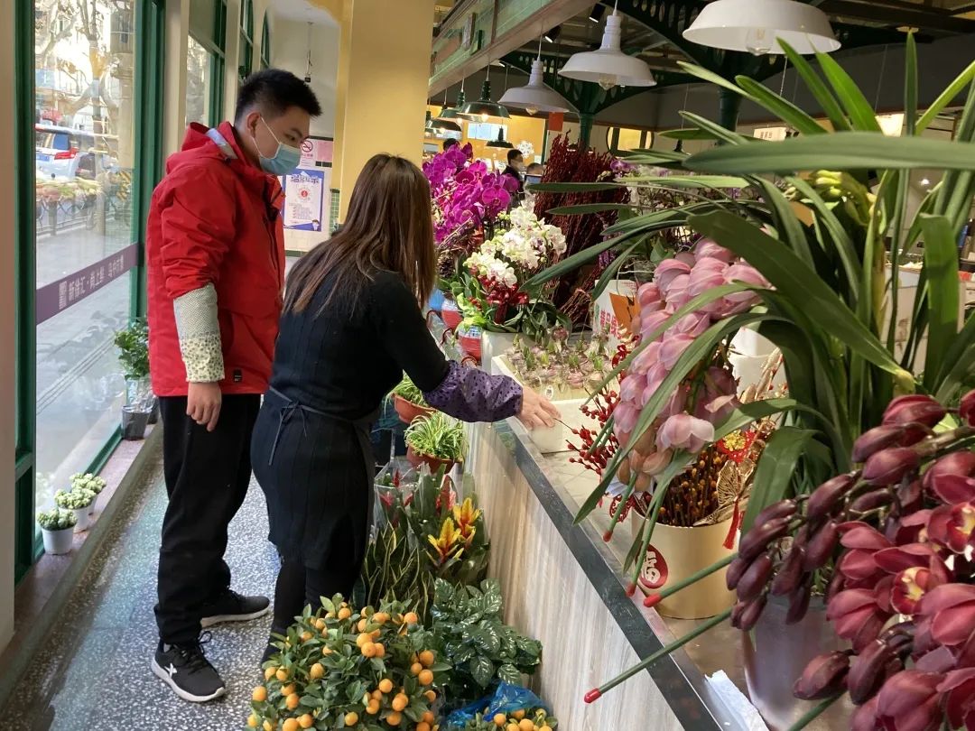 萝卜菜老板市场大不大_菜市场老板的大萝卜_萝卜菜老板市场大吗